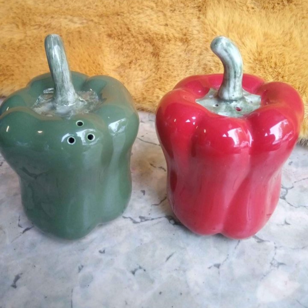 Vintage Ceramic Bell Pepper Salt and Pepper Shakers.
